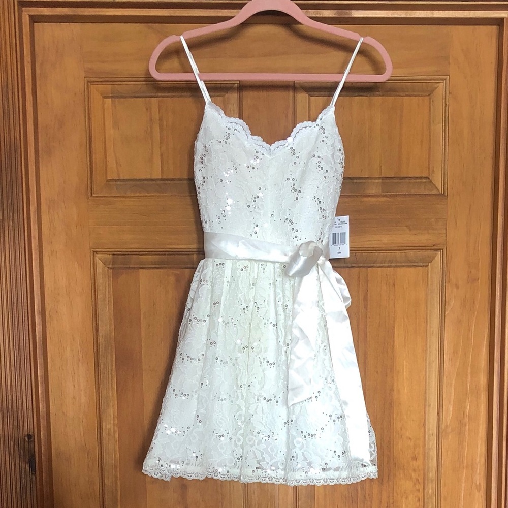 NWT Be Smart white lace Cocktail Dress